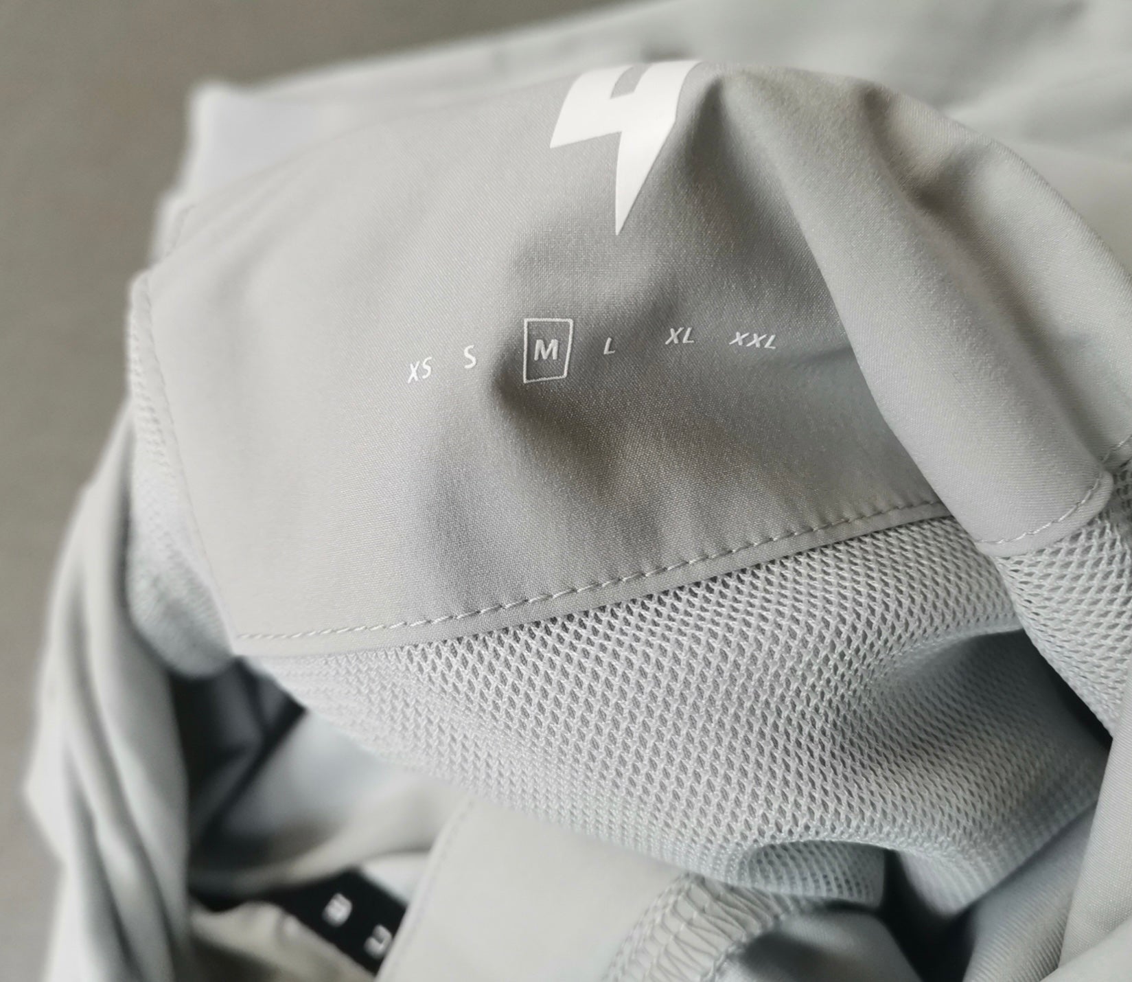 YELIR WORLD GREY WINDCHEATER (rare)